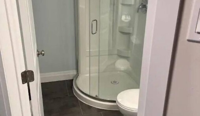 "Jellybean row" Main Floor 1 Bedroom Apt- Downtown