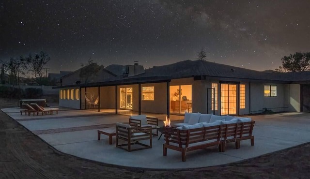 Jellystone Lodge- Walk into Park, Spa, Cowboy Pool