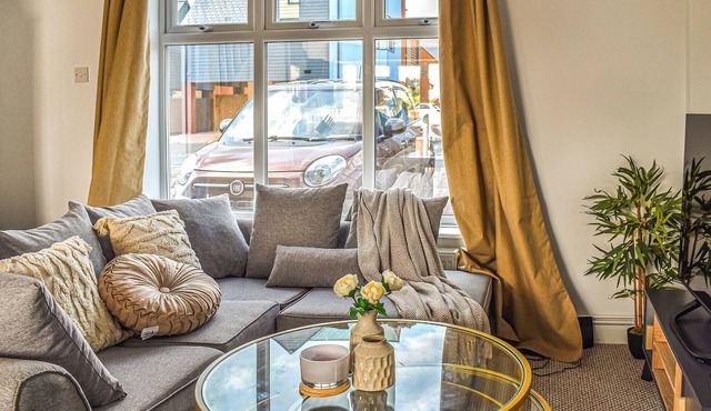 Jemmett House is a lovely high end two bed house in a great location.