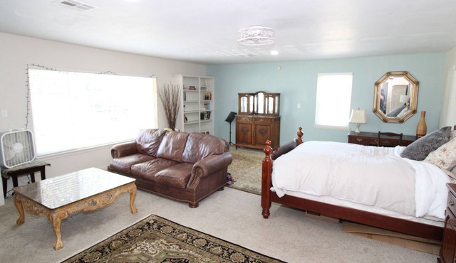 Jenks cozy home - Fenced yard - Dogs OK - Centrally Located
