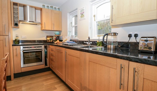 JENNY'S COTTAGE, pet friendly, with a garden in Cark In Cartmel