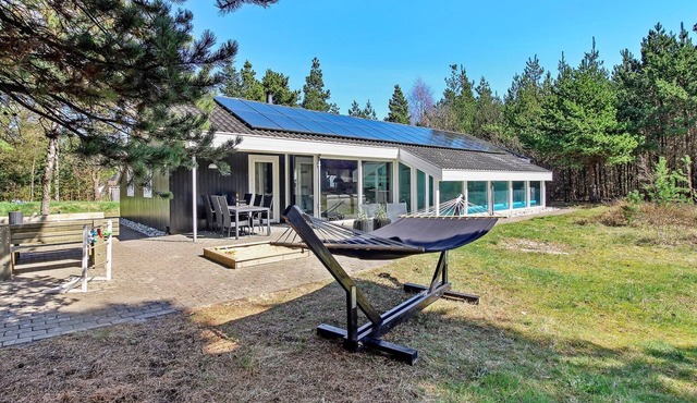 "Jensen" - 700m to the fjord by Interhome