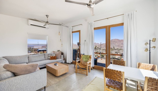 Jensen House - Incredible Desert Views 2 Bedroom Home by RedAwning