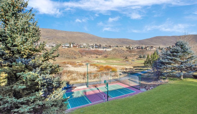 Jeremy Ranch | Hot Tub | Minutes to Skiing | Located on Nordic Ski Course
