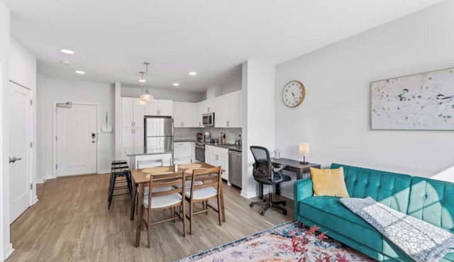 Jersey City's Best: Deluxe Condo 15 Minutes to NYC