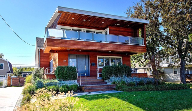 Jersey Shore Beach House. OCEAN VIEW! 4 Bedroom Modern Home Walk to Beach