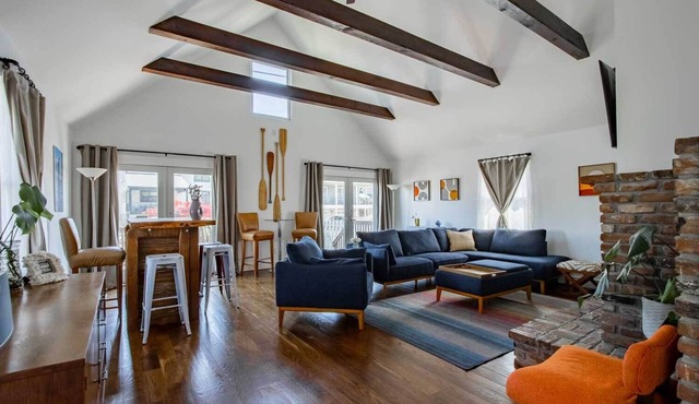 Jersey Shore Retreat-Highlands Walk to Beaches, Waterfront Dining & Ferry to NYC