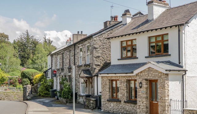 JESDENE, family friendly, with a garden in Grange-Over-Sands