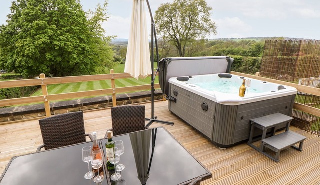 JESMOND DENE, family friendly, character holiday cottage in Unstone