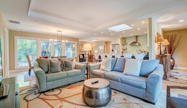 Jessamine 7, 3 bedrooms, Walk to Beach, Sleeps 8