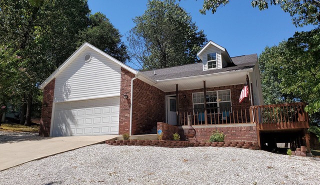 Jessica's Beaver Lake Bungalow-Short Walk to Boat Ramp and Shoreline!