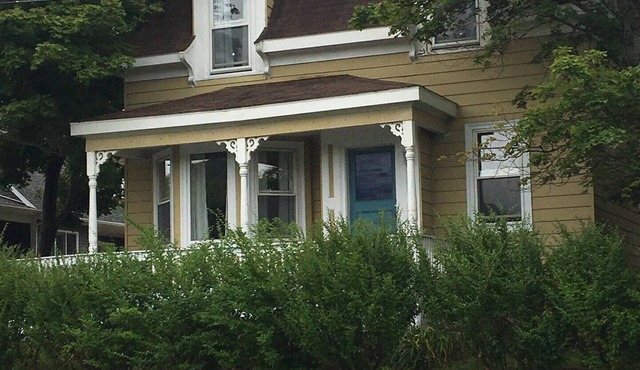 Jessie's Place-Renovated Century Old 5 BR Home