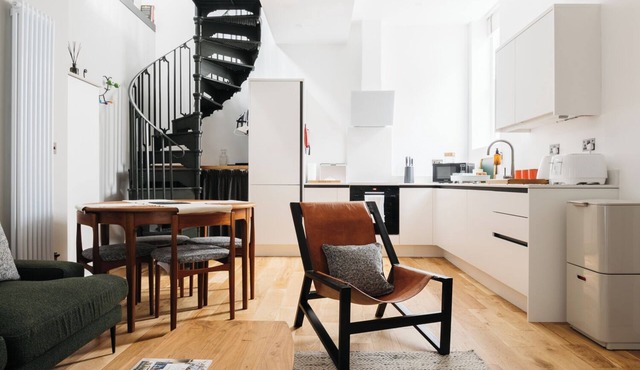 Jestico's, Superb, Very Centrally located, Historical 1 FOC Parking