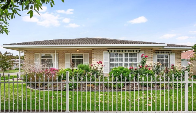 Jetty Road Retreat ~ Brighton - Charming 2-Bedroom Unit in Brighton