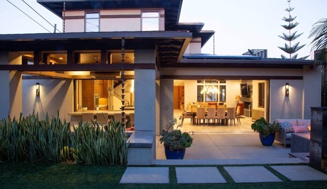 Jewel in SB: walk to the beach, enjoy the outdoor patio & firepit!