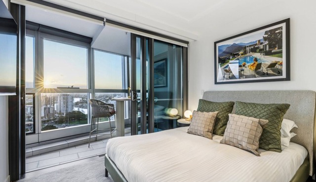 Jewel Luxury Beachside 2-Bed with Water View