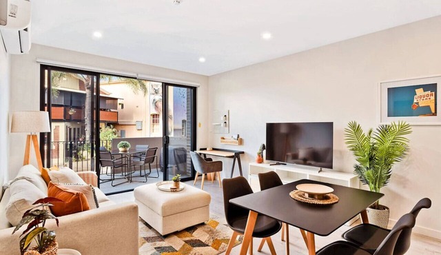 Jewel on Jubilee - New 1 Bed Apt with Parking