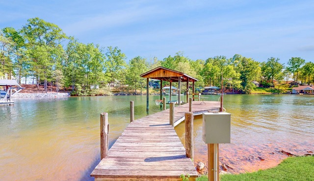 Jewelbox Cottage - Dog-friendly Lakefront home with private dock, canoe & SUPs