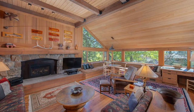 JHRL - Barry House, 4-bedroom Ski Chalet, steps from Union Pass lift