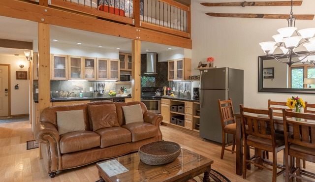 JHRL - Larkspur 1224, Beautifully renovated, spacious retreat