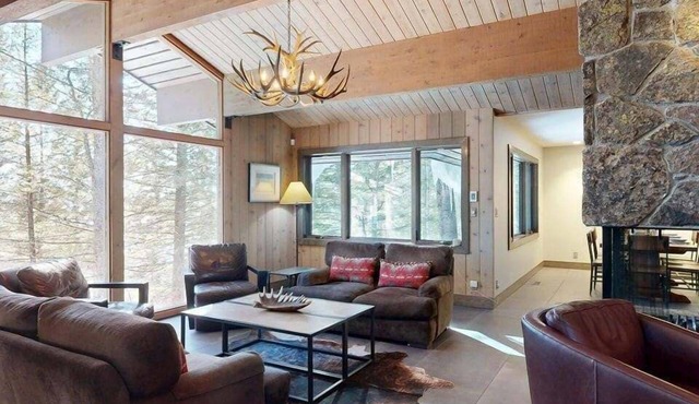 JHRL - Moose Hideaway - Beautiful 5-bedroom tucked into the Woods