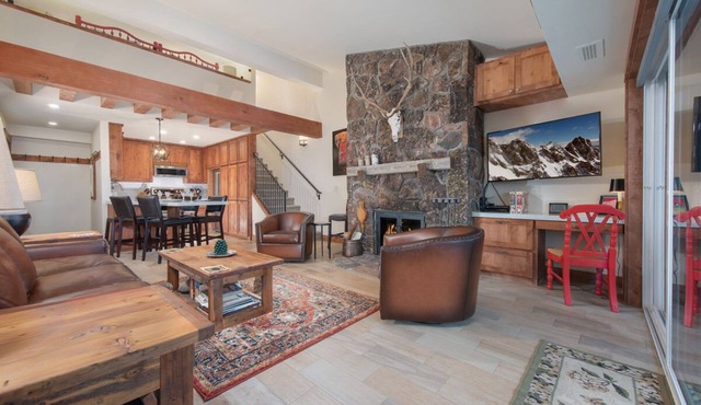 JHRL - Whiteridge B8, Remodeled Ski Condo - Unbeatable Location