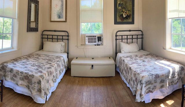 Jiggs Landing, Cabin 1 - Old World Preserve Side