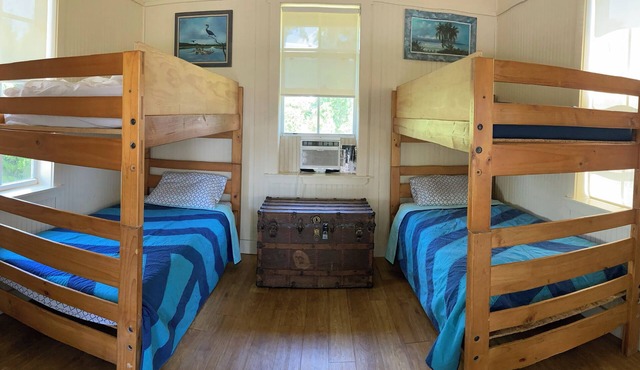 Jiggs Landing, Cabin 2 - Bird Land Bunk House