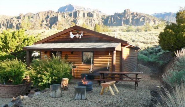 Jim Creek Cabin- Mountain Views, Cozy Cabin, on the way to Yellowstone!
