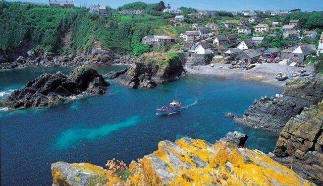 Jimmers Loft@Cadgwith Cove-Beautiful Sea Views