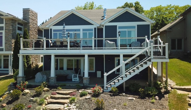 Jimmerson Blue: Luxury lake living with dock access for two boats