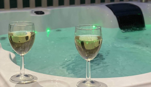 JJs Azelea Lodge With Private Luxury Hot Tub