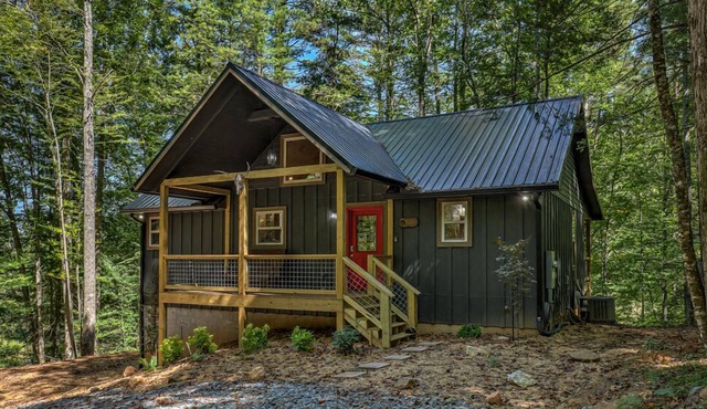 JKJK Lodge - Pet Friendly | Fenced In Yard with Fire Pit | Hot Tub