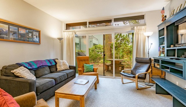 JL 611: Greenbelt 2 Bedroom Condo, walks on the beach, and golf!