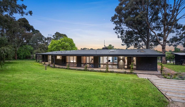 ‘Jodeline’ Lakehouse by the Coast