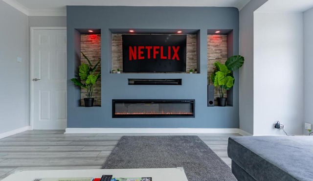 Jodi's Bungalow - Garden and Parking