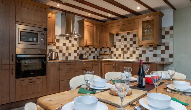 JOE HOUSE, family friendly, character holiday cottage in Gunnerside