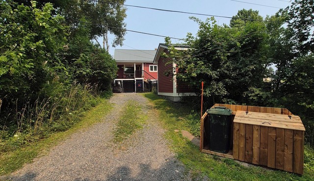 Joey's Haven, 1 bedroom basement suite w/private entrance.