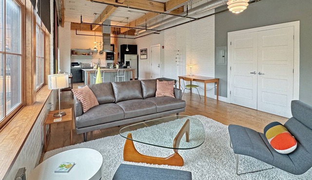 JOEY'S PLACE - A MODERN SOPHISTICATED INDUSTRIAL OPEN SPACE LOFT