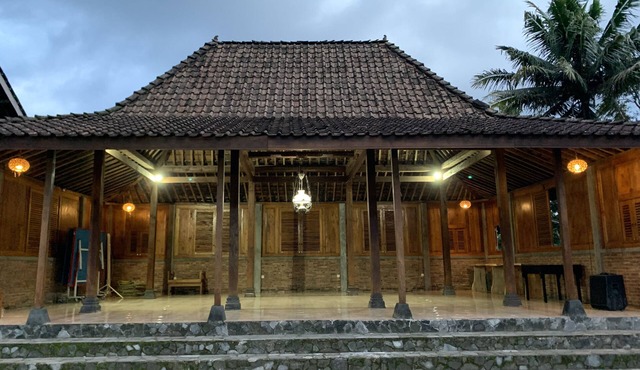 JOGLO GREEN HOUSE