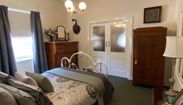 JOHANN'S TANUNDA Location, Location! Only a Hop, Skip & Jump to Main Street