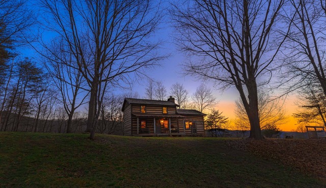 John Pope Cabin A beautifully 1865 renovated authentic log cabin
