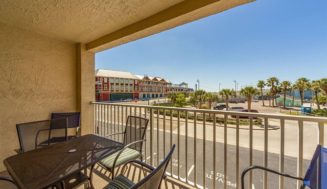 John's Pass Updated 2B/2B - Beach Place #102