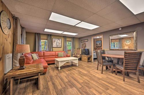 ‘John Wayne' Apartment - Deck, BBQ, Horses On-Site