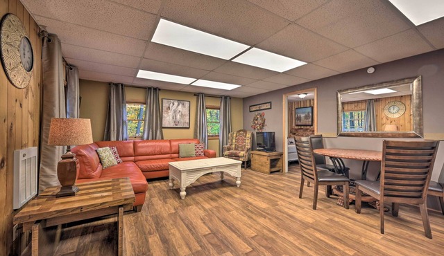‘John Wayne' Apartment - Deck, BBQ, Horses On-Site