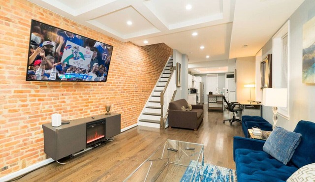 Johns Hopkins Inner Harbor Downtown 5 beds w/deck