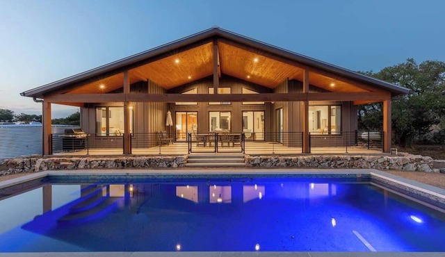 Johnson City Limits Panoramic Hill Country Views!