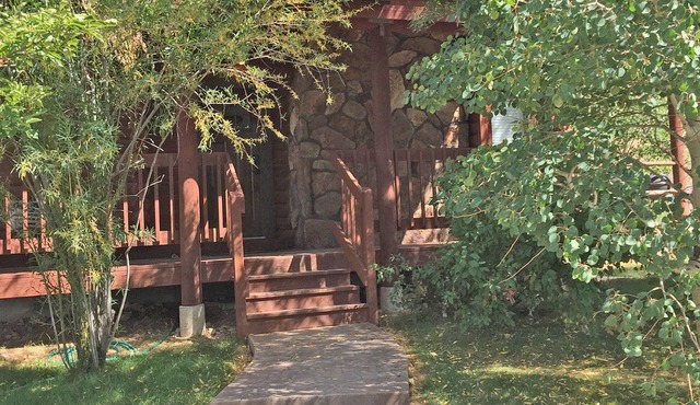 Johnson's Country Cabin - One price rents the entire home!