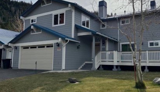 Johnson Suite 2- Walk to both June and Gull Lakes, only 1.5 miles to June Mtn Ski Area