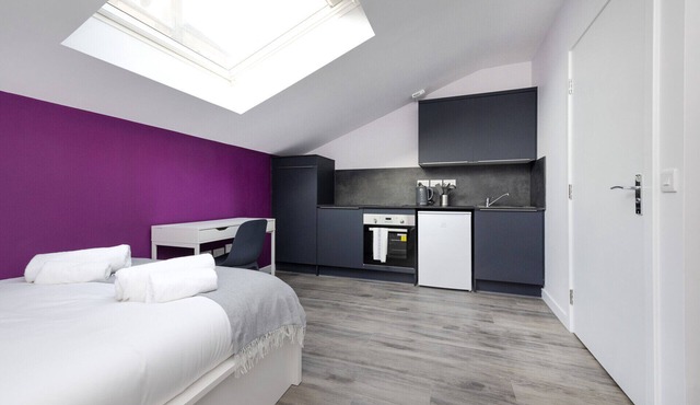 JOIVY Deluxe studio with desk near The Meadows